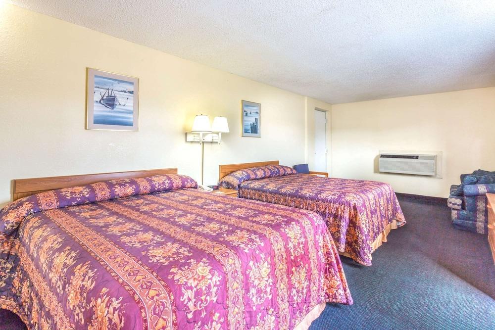 Travelodge By Wyndham Virginia Beach Bay Beach Exterior photo