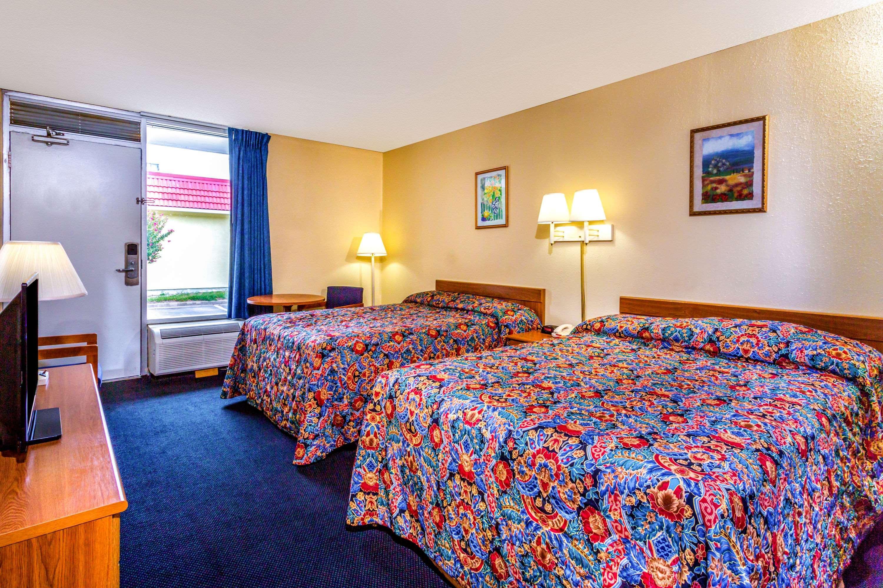 Travelodge By Wyndham Virginia Beach Bay Beach Exterior photo