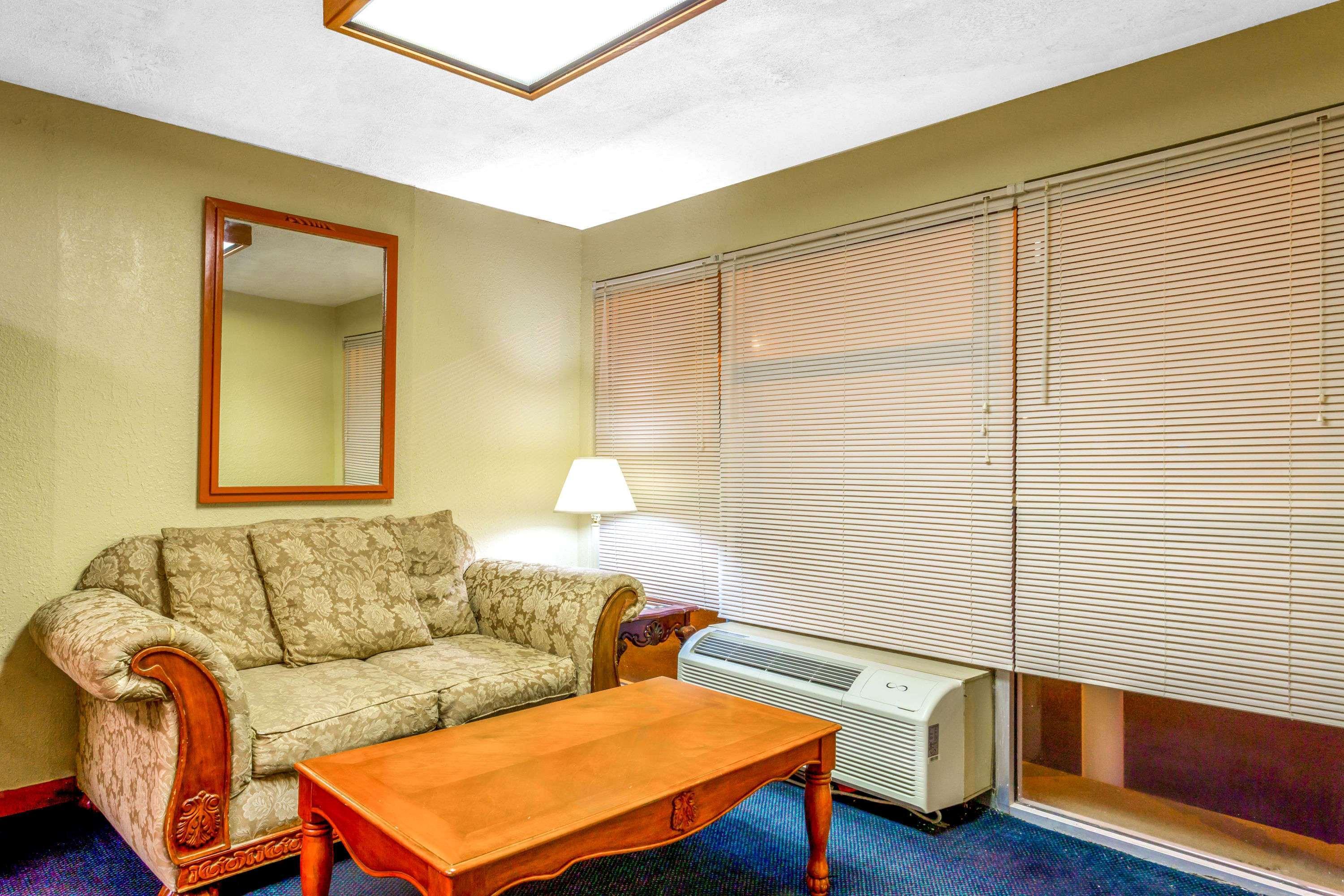 Travelodge By Wyndham Virginia Beach Bay Beach Exterior photo
