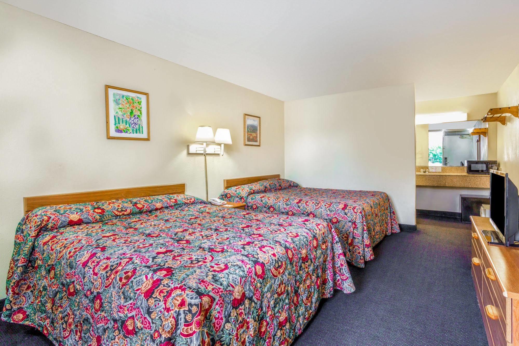 Travelodge By Wyndham Virginia Beach Bay Beach Exterior photo